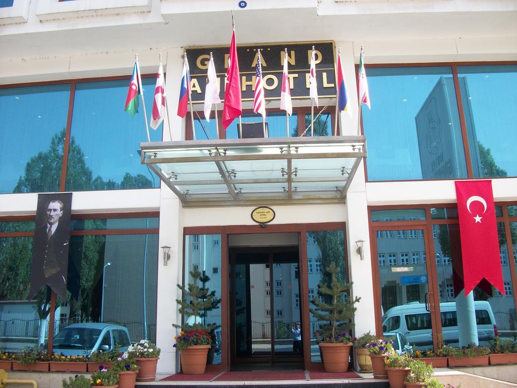 Grand Ani Hotel 카르스 외부 사진
